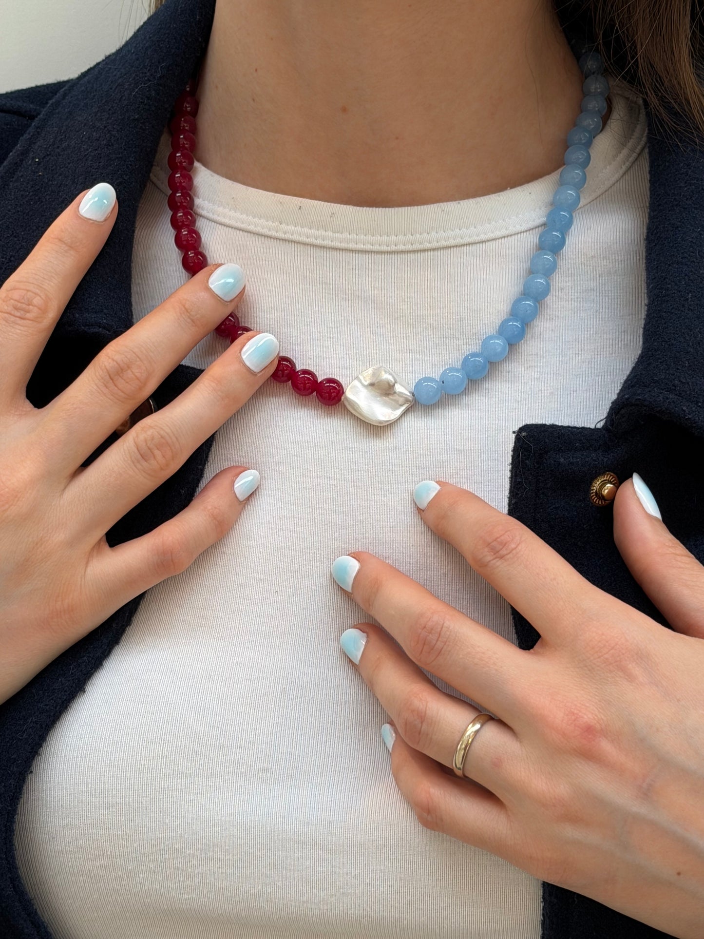 Collar Mitad azul y granate