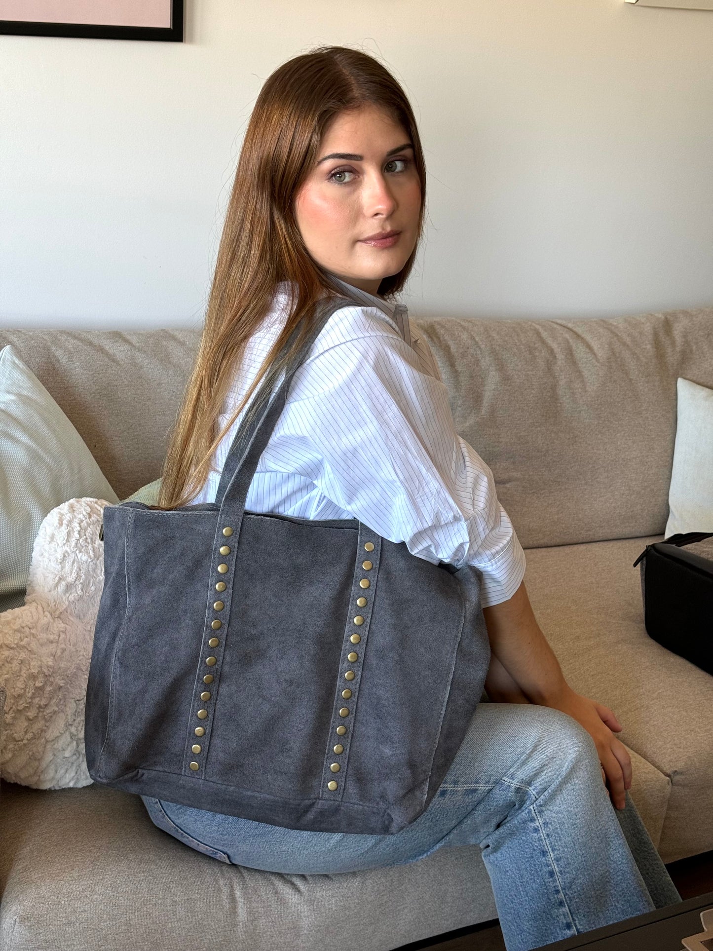 Bolso Ante Gris y tachuelas