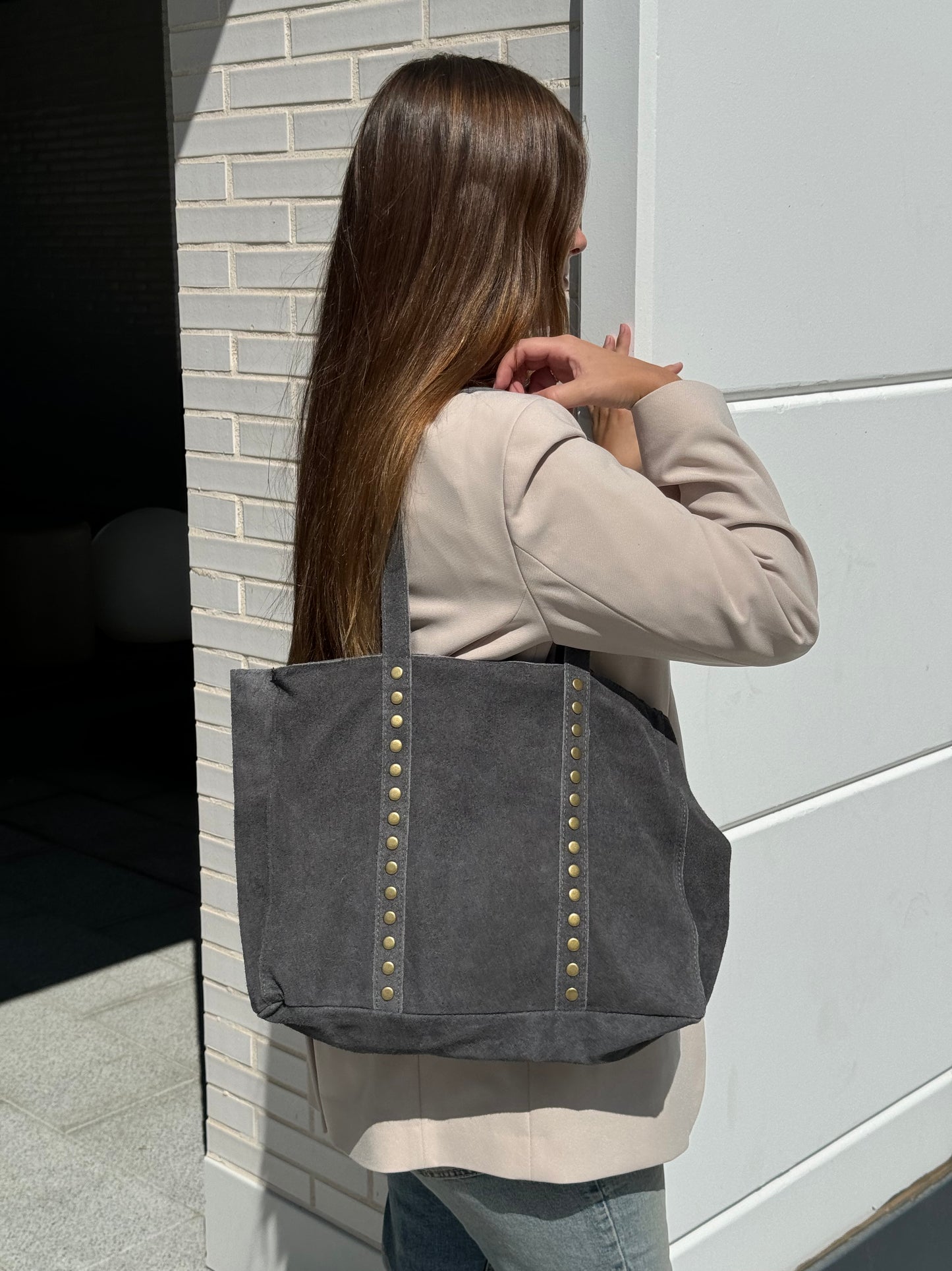 Bolso Ante Gris y tachuelas